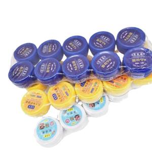 Las tiendas de un y dos yuanes ofrecen cremas para manos y pies con aceite de serpiente y vaselina a prueba de agrietamientos para prevenir la rotura de la piel y humectar. - Product Image 3