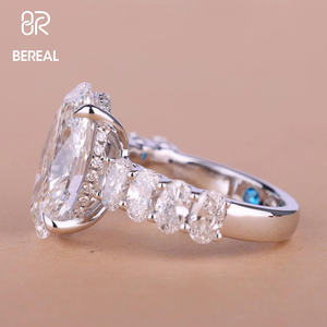 Bague de fiançailles de luxe personnalisée en argent 925 avec pierres latérales en diamant ovale VVS cultivé en laboratoire certifié IGI, diamant CVD créé en laboratoire - Product Image 2