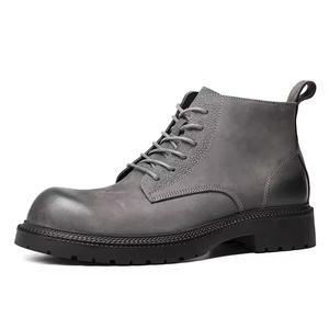 รองเท้าบูทหุ้มข้อผู้ชายสีเทาคุณภาพสูง ดีไซน์วินเทจ ทำจากหนังแท้ ล้างทำความสะอาดได้ ตกแต่งแบบเรโทร ตัดเย็บอย่างดี พร้อมเชือกผูก - Product Image 4