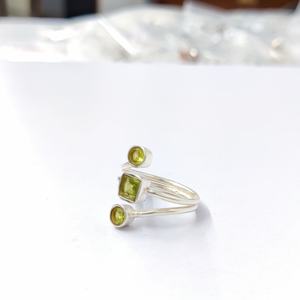 Anillo de Peridoto en Plata de Ley 925, Hermoso Anillo de Piedras Preciosas, Colección Hecha a Mano, al Mejor Precio - Product Image 3