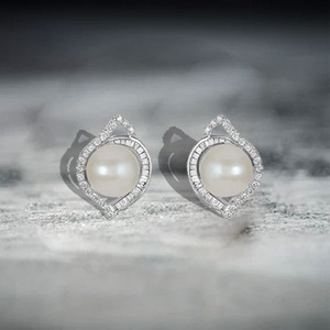 Orecchini a Perno con Perle Akoya in Argento 925 Placcato Oro Bianco, Perle Coltivate Rotonde AAA, Gioielli da Matrimonio, Stile Classico da Donna - Product Image 1