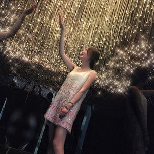 Cortina de iluminación de <span class=keywords><strong>cascada</strong></span> de fibra óptica <span class=keywords><strong>LED</strong></span> que cambia de Color RGB, luminosa de moda para Hotel, KTV, Bar, habitación interior, plástico IP67 - Product Image 4