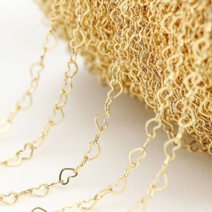 Chaîne à maillons en forme de cœur en laiton plaqué or 14 carats |   Design tendance en forme de cœur creux pour la création de bijoux personnalisés - Product Image 2