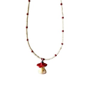 Juste une morsure ~ Collier perlé mignon noyau de pomme Chaîne de clavicule amusante mignonne - Product Image 1