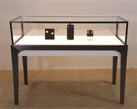 Luxuriöses Schmuckgeschäft-Innendesign Umweltfreundliche Glas-Vitrine Ausstellungsschrank LED-Beleuchtung Schwebendes Regal für Schmuck