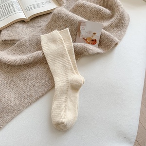 Jingwen OEM Calcetines <span class=keywords><strong>De</strong></span> Invierno Botte unie beige chaude pour femmes Chaussettes d'hiver absorbant la sueur - Product Image 6