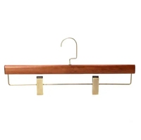 Cintre à clips inférieurs avec cintre en bois et porte-pantalon pince cintre