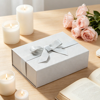Boîte cadeau rigide pliable en carton blanc personnalisé, matériaux écologiques, montage facile, avec nœud en ruban bleu pour mariage