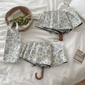 Parapluie pliant compact OEM personnalisé avec logo, motif floral vintage, poignée en bois, protection UPF50, revêtement noir, pour femme, idéal comme cadeau - Product Image 3