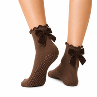 Chaussettes antidérapantes à paillettes imprimées jacquard avec logo personnalisé pour femmes, idéales pour le Pilates, le yoga et le fitness, respirantes en Spandex/Nylon/Coton