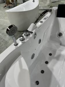 Baignoire <span class=keywords><strong>spa</strong></span> à remous double HG 1,8 m <span class=keywords><strong>avec</strong></span> douche intégrée et barre d'appui de sécurité, baignoire autoportante moderne à jets - Product Image 6
