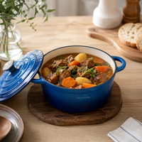 Cocotte en fonte émaillée bleue personnalisée en gros avec couvercle pour la cuisine