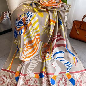 Sciarpa <span class=keywords><strong>di</strong></span> seta <span class=keywords><strong>di</strong></span> Chiffon Design personalizzato all'ingrosso per le donne scialli avvolge lunghi hijab sciarpa <span class=keywords><strong>di</strong></span> lusso <span class=keywords><strong>di</strong></span> <span class=keywords><strong>marca</strong></span> con stampa floreale sciarpe <span class=keywords><strong>di</strong></span> seta