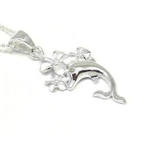 Colgante Hawaiano de Plata de Ley 925 con Diamantes Pavé, Circonita Cúbica y Piedra Larimar Azul, Diseño de Ola Oceánica - Product Image 4