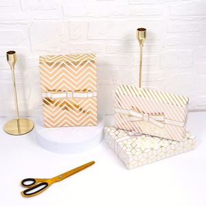 Papier cadeau classique à motifs géométriques en feuille d'or chaud pour emballer les cadeaux, les livres et les couvertures - Product Image 4
