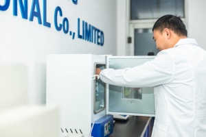 Amidon modifié mélangé à de l'alcool polyvinylique (<span class=keywords><strong>PVA</strong></span>) en granulés pour la fabrication de films solubles à l'eau chaude - Product Image 4