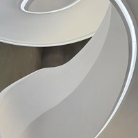 Escalier en acier flottant à une seule poutre, escalier moderne à marches ouvertes pour l'intérieur des maisons et villas