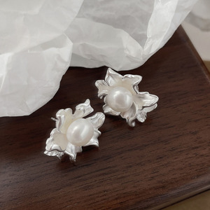 <span class=keywords><strong>Orecchini</strong></span> a Perno <span class=keywords><strong>in</strong></span> Argento 925 con Design Floreale di Lusso Francese, <span class=keywords><strong>Perle</strong></span> d'Acqua Dolce Naturali, Accessorio per Orecchie <span class=keywords><strong>in</strong></span> Vera Perla per Donne - Product Image 4