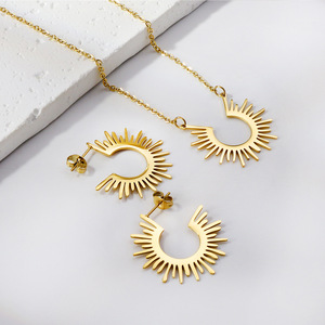 Parure de bijoux en acier inoxydable pour femme, pendentif cœur doré, goutte d'eau, clochette, fleur, boucles d'oreilles et collier, idéale pour les fêtes et la mode - Product Image 2