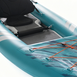 Kajakboot met complete set accessoires voor kajakavonturen en watersporten - Product Image 3