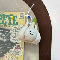Porte-clés en peluche ail, poupée de simulation de légume, breloque de sac amusante et mignonne, ornement à suspendre pour sac à dos, cadeau