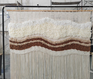 Grande Arazzo da Parete Macramè Moderno in Fibra Intrecciata a Mano Stile Boho, Design Artistico Personalizzato per Arredamento di Lusso - Product Image 2