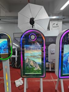 Cabina Fotografica Portatile Bianca con Specchio Magico per Selfie, Macchina Photobooth per Matrimoni ed Eventi - Product Image 3