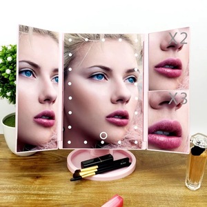 Miroir de maquillage éclairé par LED, 22 lumières, miroir de beauté à trois volets, lampe de table pliante alimentée par USB, cadre en plastique noir argenté - Product Image 3