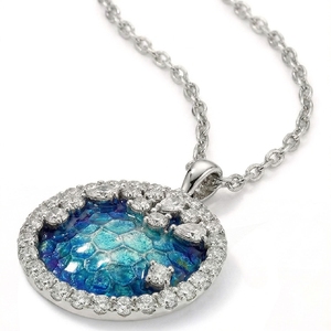 [ExpoJoyería Internacional de Hong Kong] Collar con Colgante Redondo Brillante de Esmalte Azul Luminoso con Detalles de Diamantes - Product Image 2