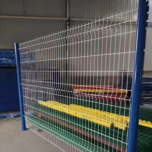 Clôture en treillis métallique 3D à cadre en fer galvanisé, robuste, soudée et courbée, pour isolation routière, de parcs, de villas et d'écoles, 6 pieds, vente en gros - Product Image 1