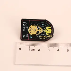 Shmik Science Fiction avec des lettres humoristiques NOUS SOMMES VENUS EN PAIX Émail Métal Drôle Épinglettes En Gros <span class=keywords><strong>Bijoux</strong></span> Cadeau - Product Image 5