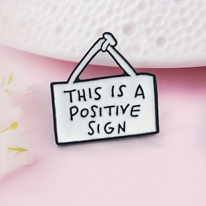 Broche <span class=keywords><strong>de</strong></span> cartel con cita personalizada, paquete Simple, sombrero, Pin esmaltado, letra, solapa, regalo <span class=keywords><strong>de</strong></span> joyería, insignia personalizada, Pin con emblema - Product Image 3