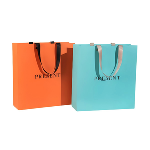 Bolsas de Papel Reciclables de Lujo Premium con Asas de Cinta Gris, Impresas Personalizadas y Hechas a Mano para Ropa, Zapatos y Empaque de Compras - Product Image 6