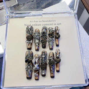 Ongles portables de luxe faits main, en résine œil de chat à dégradé avancé, forme amande longue, noir foncé, style européen et américain - Product Image 4