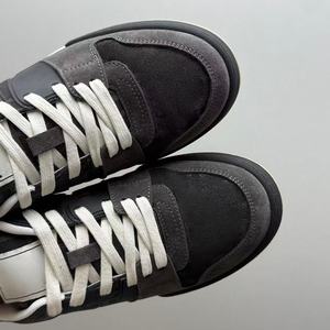 Chaussures décontractées pour hommes de marque de créateur haut de gamme, avec design de sangle en mesh respirant. Chaussures anti-odeur - Product Image 2