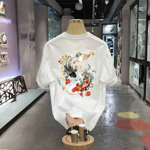T-shirt tendance en coton épais 100 %, manches courtes, style chinois, broderie carpe et fleurs, coupe ample décontractée, col rond, anti-boulochage - Product Image 3