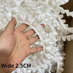 2.5 سم عرض أبيض أسود لامع ساتان 3D مطرز خياطة القماش الرباط فرك التطريز لتزيين الفستان ياقة DIY الفرجين الشريط - Product Image 1
