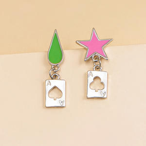 4 colores de alta calidad Metal Charm Poker Card pendientes para Anime Hunter personaje <span class=keywords><strong>Hisoka</strong></span> <span class=keywords><strong>Cosplay</strong></span> - Product Image 2