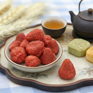 Fraises acidulées lyophilisées en gros, collation croustillante pour le bureau et les loisirs, en vrac 10kg, entières, Fujian, 12 mois, sous vide - Product Image 1