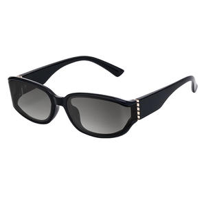 Lunettes de soleil carrées de style européen pour femmes, monture en PC, protection UV400 avec étui, modèle Fy 99201 - Product Image 2