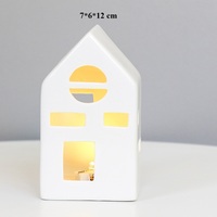 Maison de Noël en céramique mignonne, figurine décorative, bougie électronique LED, veilleuse en porcelaine, maison de Noël blanche en céramique