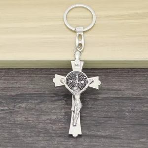 Venta al por mayor San Benito Cruz Llavero Cristiano Católico Crucifijo Medalla Llavero Jerusalén Encanto Metal Navidad Artesanía Regalos - Product Image 5