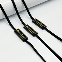 Cordon de suspension personnalisé en polyester pour étiquette, avec logo en relief sur tissu de luxe et sceau en plastique
