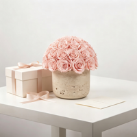 Bouquet de roses éternelles en vase de travertin pour la Saint-Valentin, arrangement de fleurs séchées naturelles immortelles pour elle