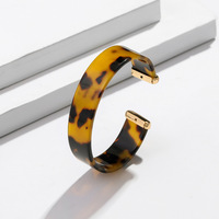 Bracelet manchette épais en résine de créateur, motif écaille de tortue blanche, léopard, acétate de lucite, acrylique, idéal pour cadeaux et fêtes