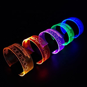 Braccialetto LED Luminoso Personalizzabile in TPU, Riutilizzabile, Alimentato a Batteria, Portatile per Feste, Festival e Uso Esterno - Product Image 2
