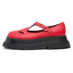 简单的朋克风格玛丽·简斯设计带红色皮革鞋面舒适时尚平底鞋女性休闲鞋