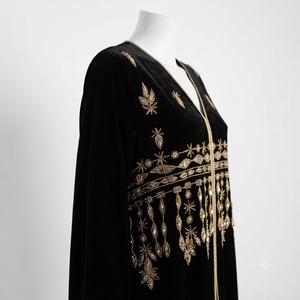 Robe Kaftan en Velours Noir Premium pour Femme – Élégante, Col en V, Broderies Main Détaillées – Idéale Été, Automne, Mariage, Style Ethnique, Coupe Maxi Flatterante - Product Image 2