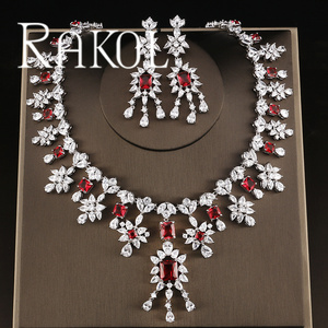 RAKOL SP359 Boucles d'oreilles et collier de mariée luxueux en zircon brillant rouge, bleu, vert et argent pour femme - Product Image 4