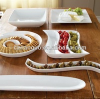 Plats de service en céramique de luxe à la vente chaude, plats carrés modernes en céramique blanche émaillée pour restaurant, fête, boulangerie, emballage alimentaire